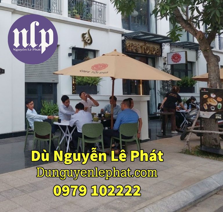 Dù che nắng ngoài trời