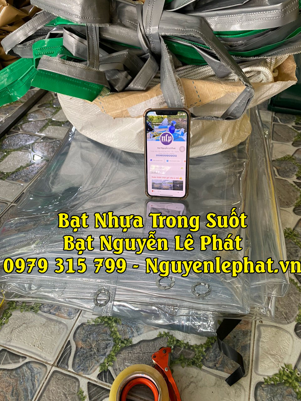 giá bạt nhựa trong suốt