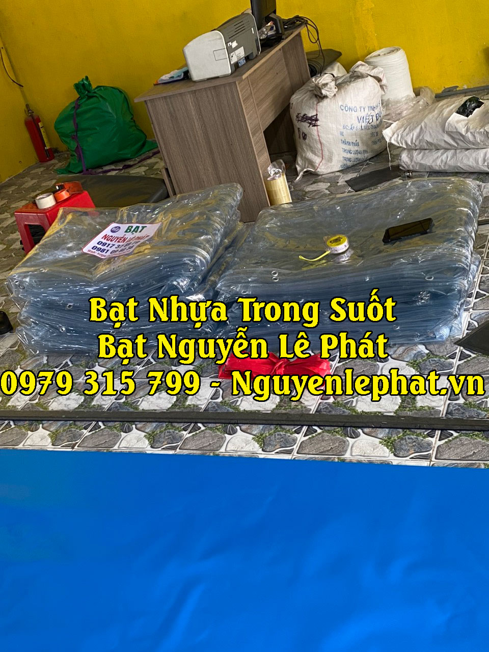 tấm bạt che mưa trong suốt